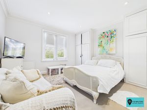 Bedroom- click for photo gallery